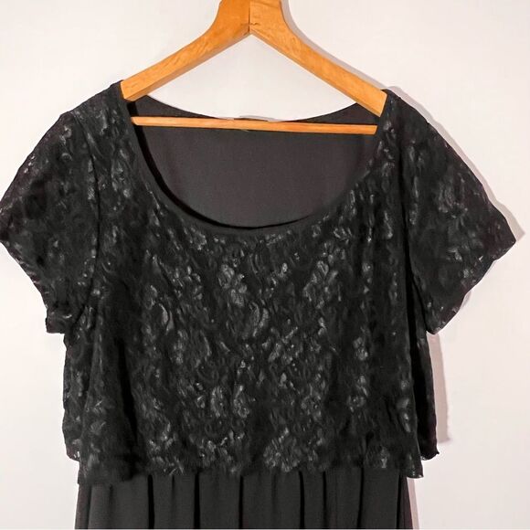 Torrid Knee Length Black Dress Stretch Lace Overlay Size 1 1X 14/16 - Picture 3 of 5
